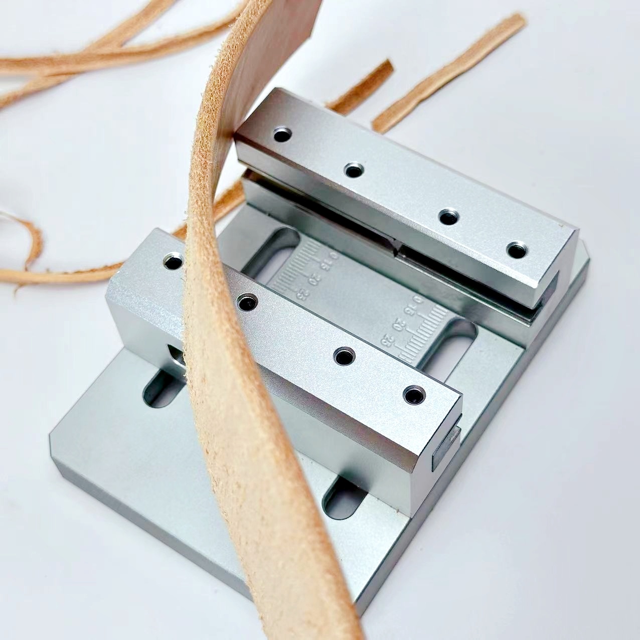 Macchina per rifilare i bordi  - Leatherwork Machine recensione e prezzo